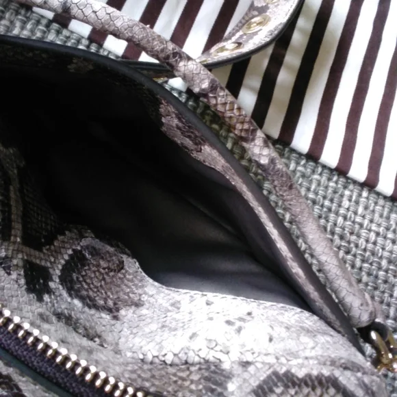 Henri Bendel Rare Snakeskin Convertible Handbag - Picture 7 of 13